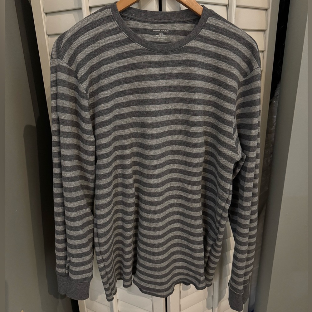 Banana Republic Men's Gray and Dark Gray Striped Waffle Knit Top